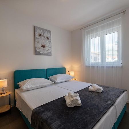 Apartments Maya & Tina Trogir Bagian luar foto
