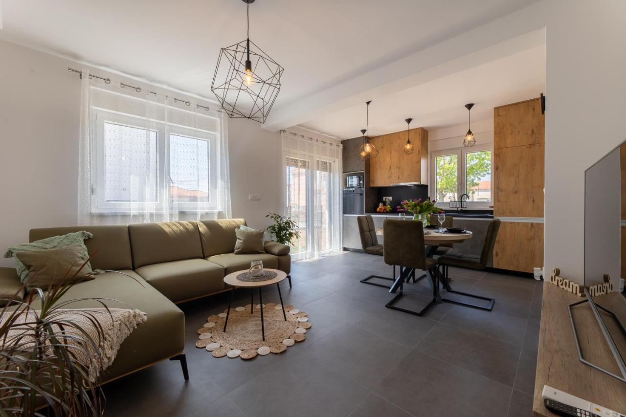 Apartments Maya & Tina Trogir Bagian luar foto