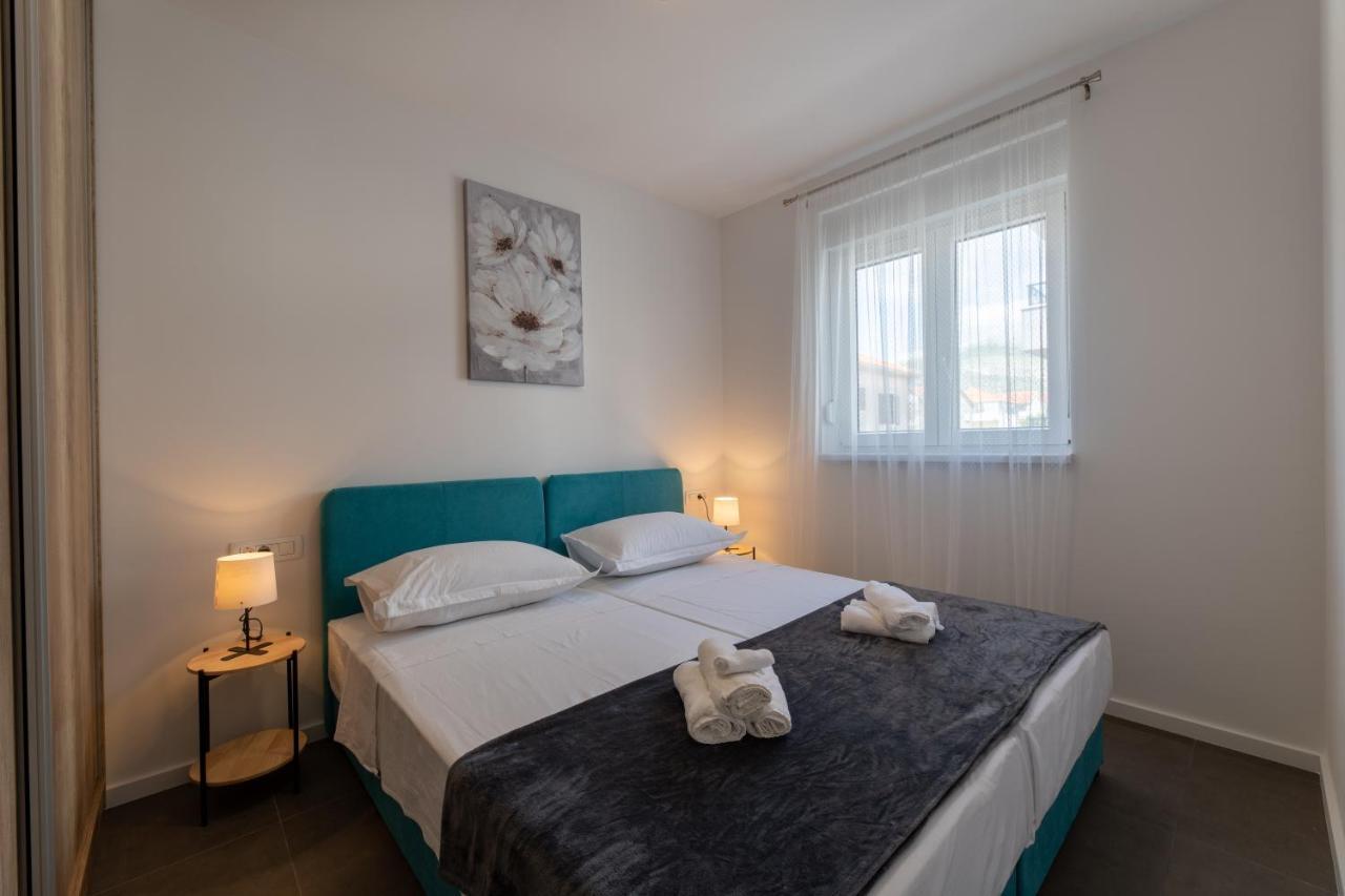 Apartments Maya & Tina Trogir Bagian luar foto