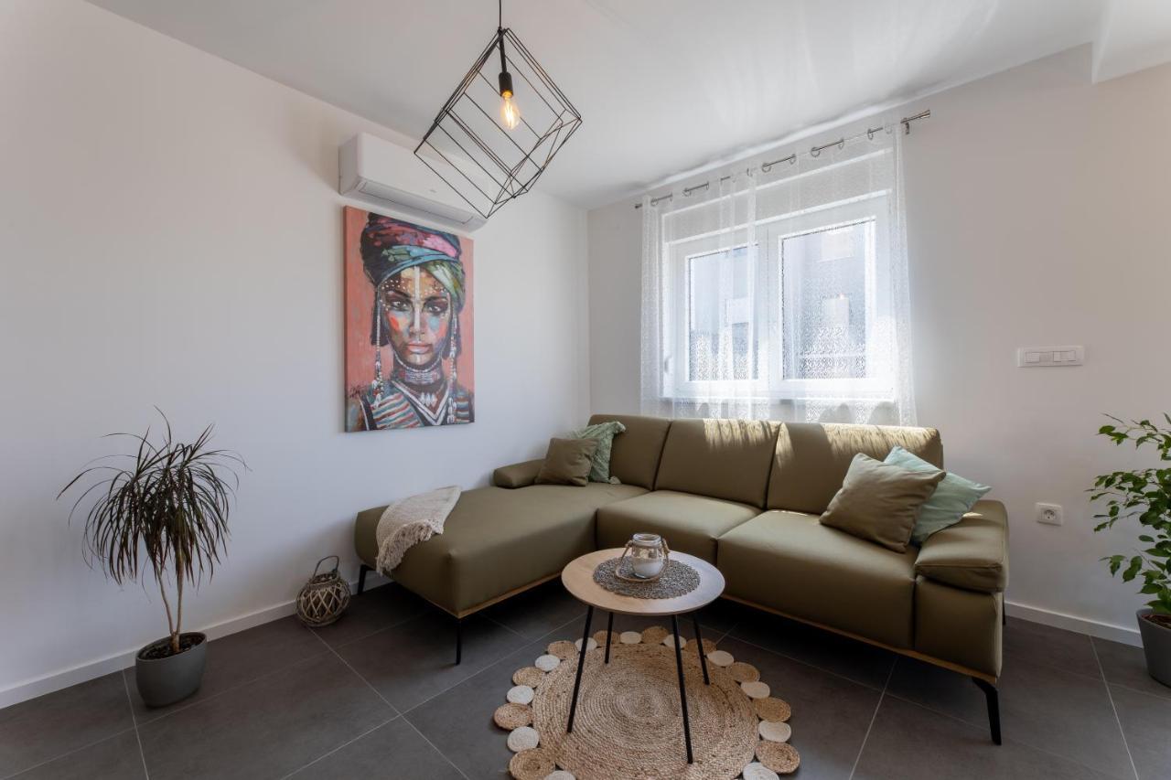 Apartments Maya & Tina Trogir Bagian luar foto