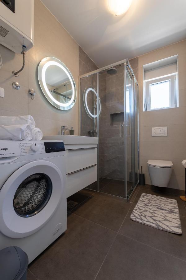 Apartments Maya & Tina Trogir Bagian luar foto