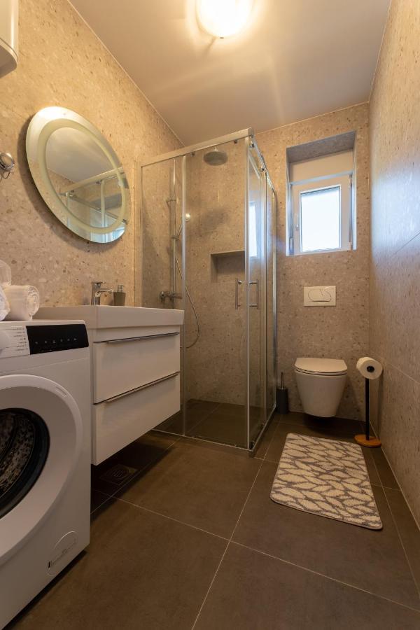 Apartments Maya & Tina Trogir Bagian luar foto